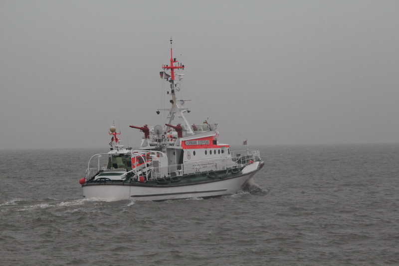 14DP-2012-042 Bild0087c.JPG - Auslaufen des SK VORMANN STEFFENS nach Helgoland